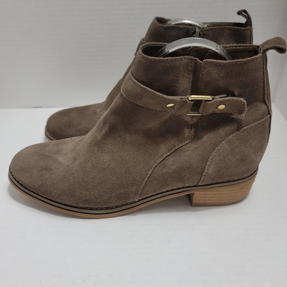 Blondo Waterproof Suede Tan Buckle Zip Booties 9.5 EUC - Picture 2 of 10